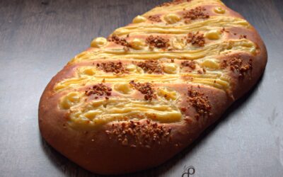 Coca de san juan.  Un esencial del verano